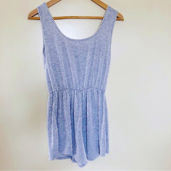 Caution To The Wind Blue & White Sleeveless Shorts Romper Size S Tie Waist - Picture 6 of 6
